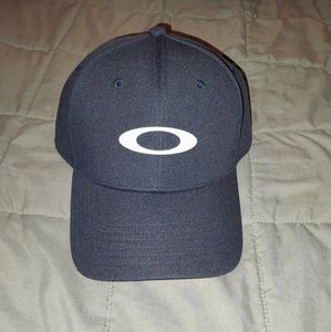 Oakley fitted hat dark blue S/M